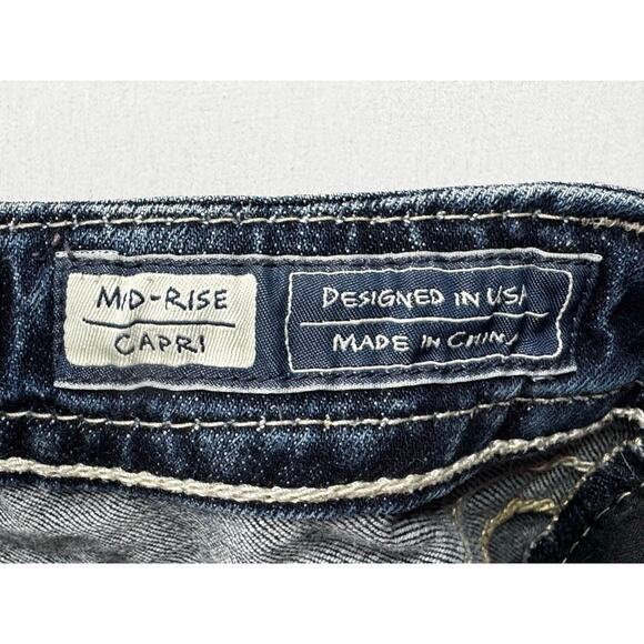 Miss Me Women's Mid-Rise Capri Sequence Embroidered Blue Jeans - Sz 26 (27x20.5) - Picture 7 of 7